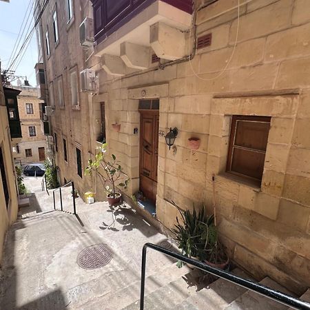 Three Apartment Birgu Exterior foto